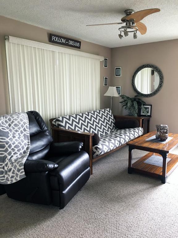Anchorage Uptown Suites 外观 照片