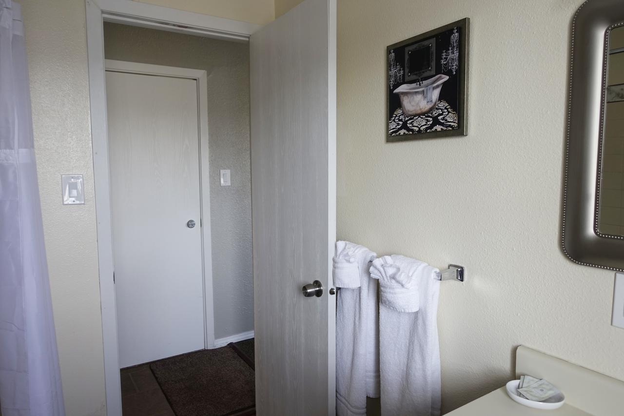 Anchorage Uptown Suites 外观 照片