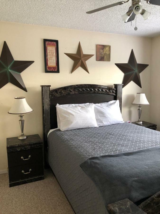 Anchorage Uptown Suites 外观 照片