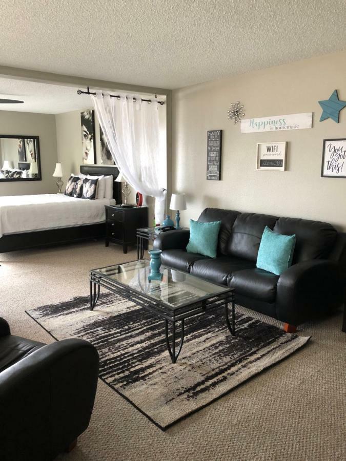 Anchorage Uptown Suites 外观 照片