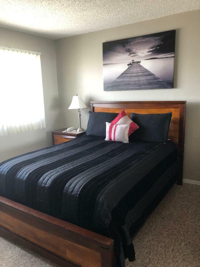 Anchorage Uptown Suites 外观 照片