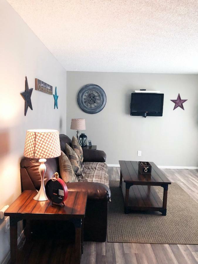Anchorage Uptown Suites 外观 照片
