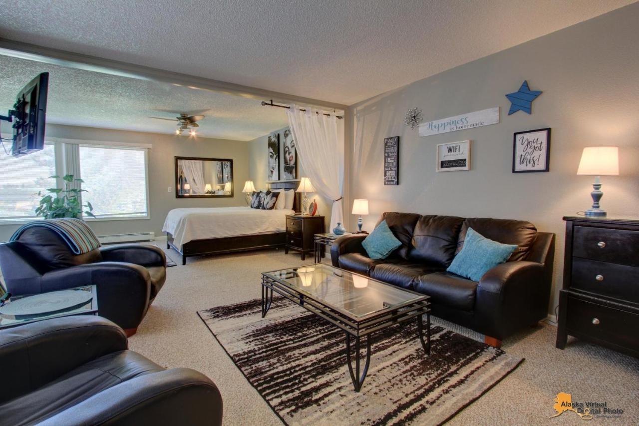 Anchorage Uptown Suites 外观 照片